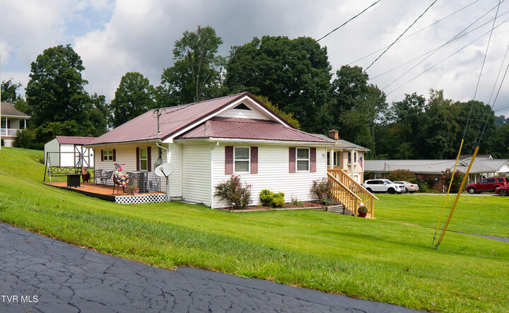 Property Photo: 806 Southwest Nash Street VA 24293