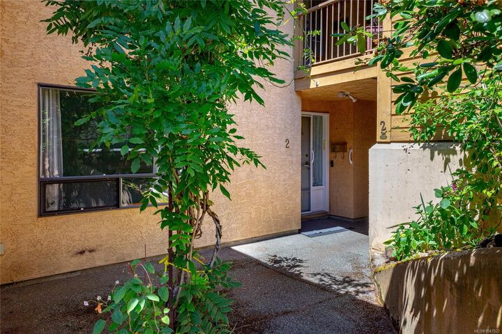 Property Photo: 639 Kildew Rd #2 BC V9B 1Z6