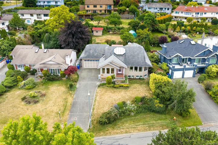 5213 Fillinger Cres — photo 1