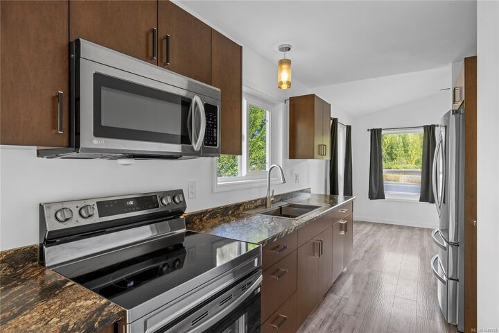 Property Photo: 2228 Alberni Hwy BC V0R 1M0
