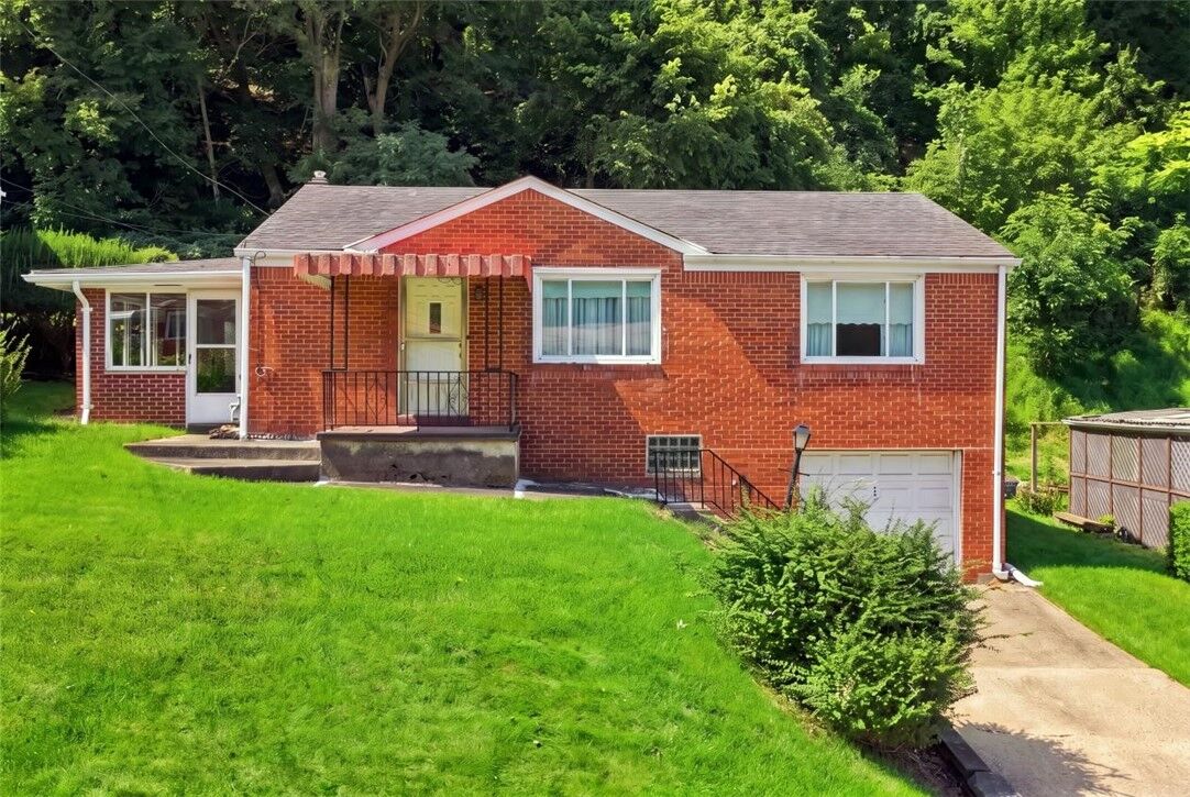 Property Photo: 522 Naysmith Rd PA 15137