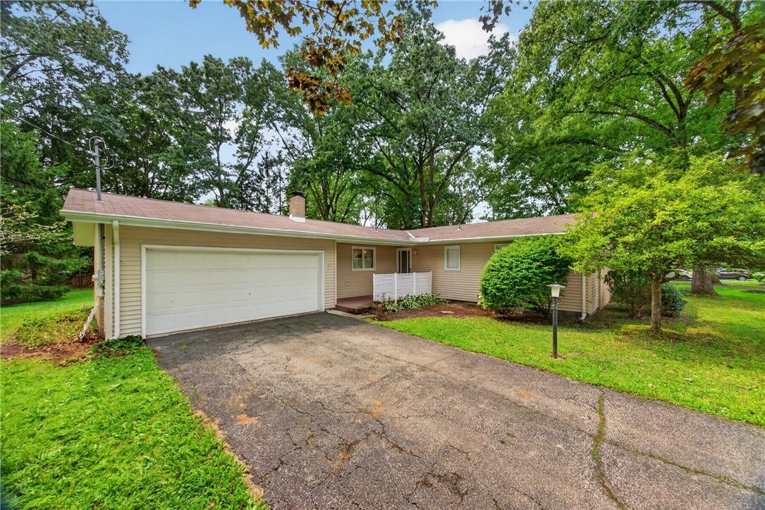 Property Photo:  21 Evergreen Dr  PA 16125 