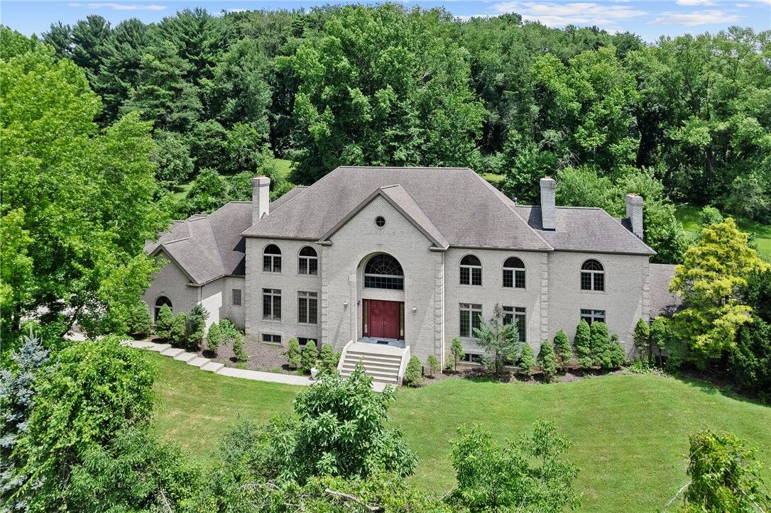 Property Photo:  1060 Fox Chapel Road  PA 15238 