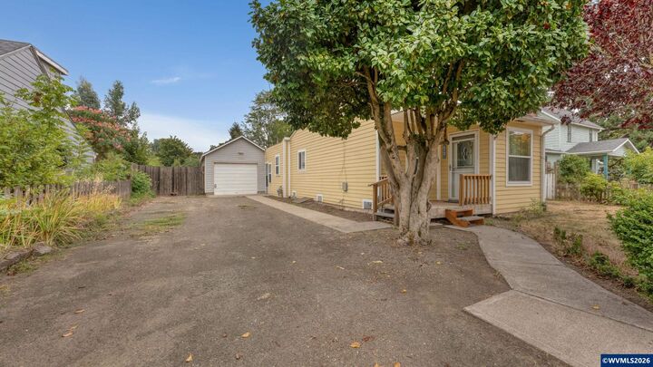 Property Photo:  1118 Park Av NE  OR 97301 