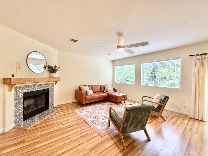 Property Photo:  