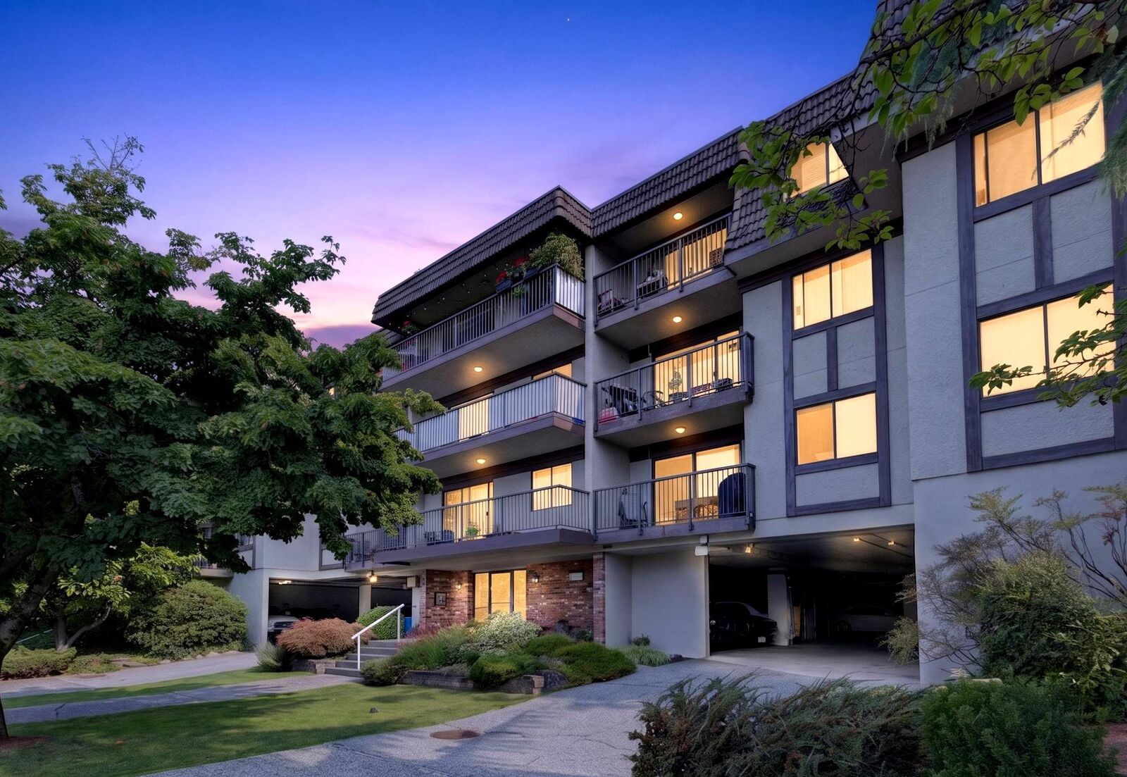 Property Photo: 252 W 2nd Street 307 BC V7M 1C8