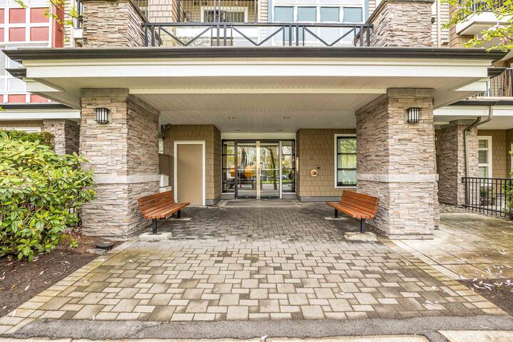 7088 Mont Royal Square 403 — photo 1