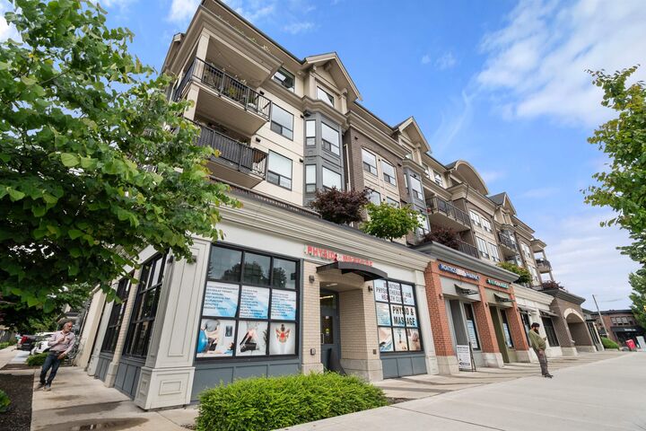 Property Photo: 2493 Montrose Avenue 425 BC V2S 0L4