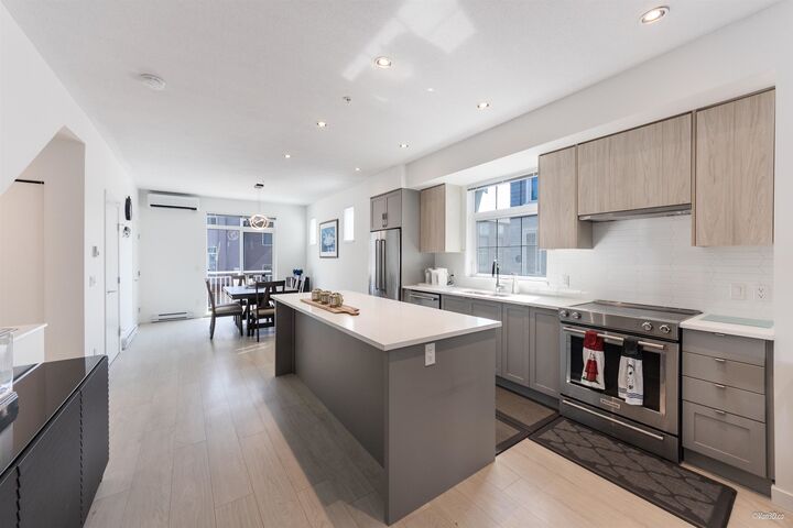 2560 Pitt River Road 8 — photo 1
