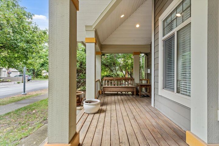 Photo de la propriété: 5976 Matsqui Street BC V2R 0G6