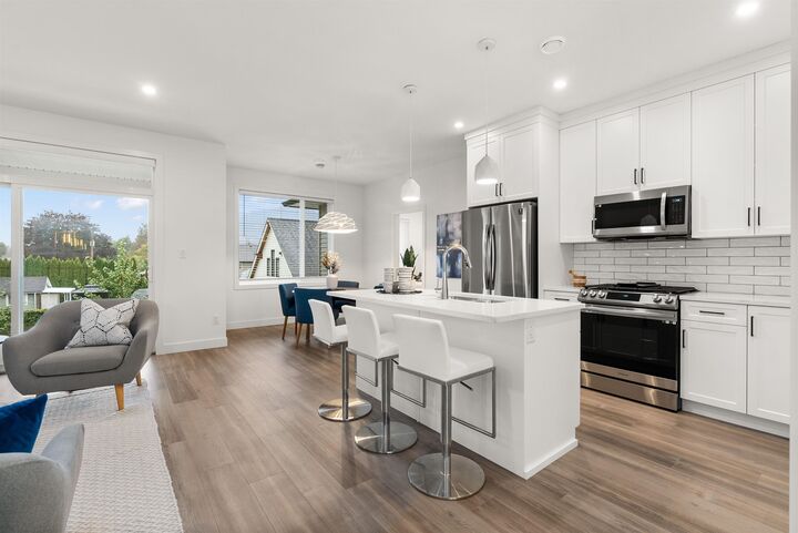 Property Photo: 1871 Agassiz Avenue 3 BC V0M 1A3