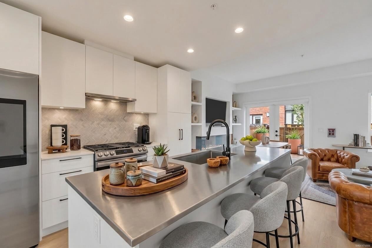 Property Photo: 535 E 2nd Street 137 BC V7L 1E1