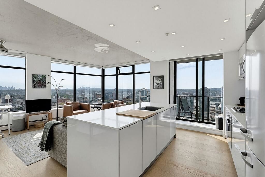 Property Photo: 108 W Cordova Street 2804 BC V6B 0G5