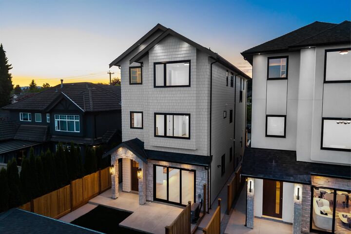 Property Photo:  6682 Napier Street 4  BC V5B 2C3 
