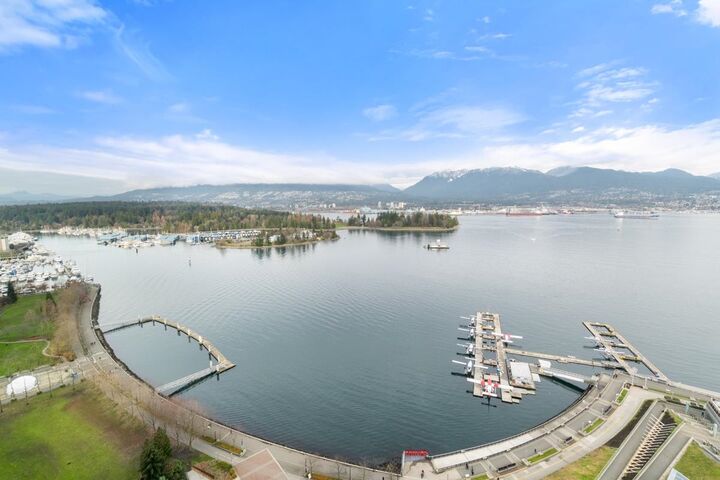 Property Photo: 277 Thurlow Street 1701 BC V6C 0C1
