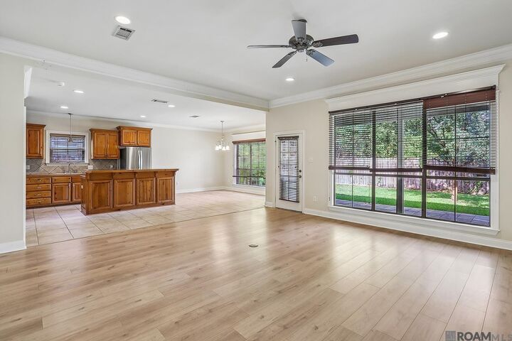 Property Photo: 5738 Parkknoll Place Dr LA 70816