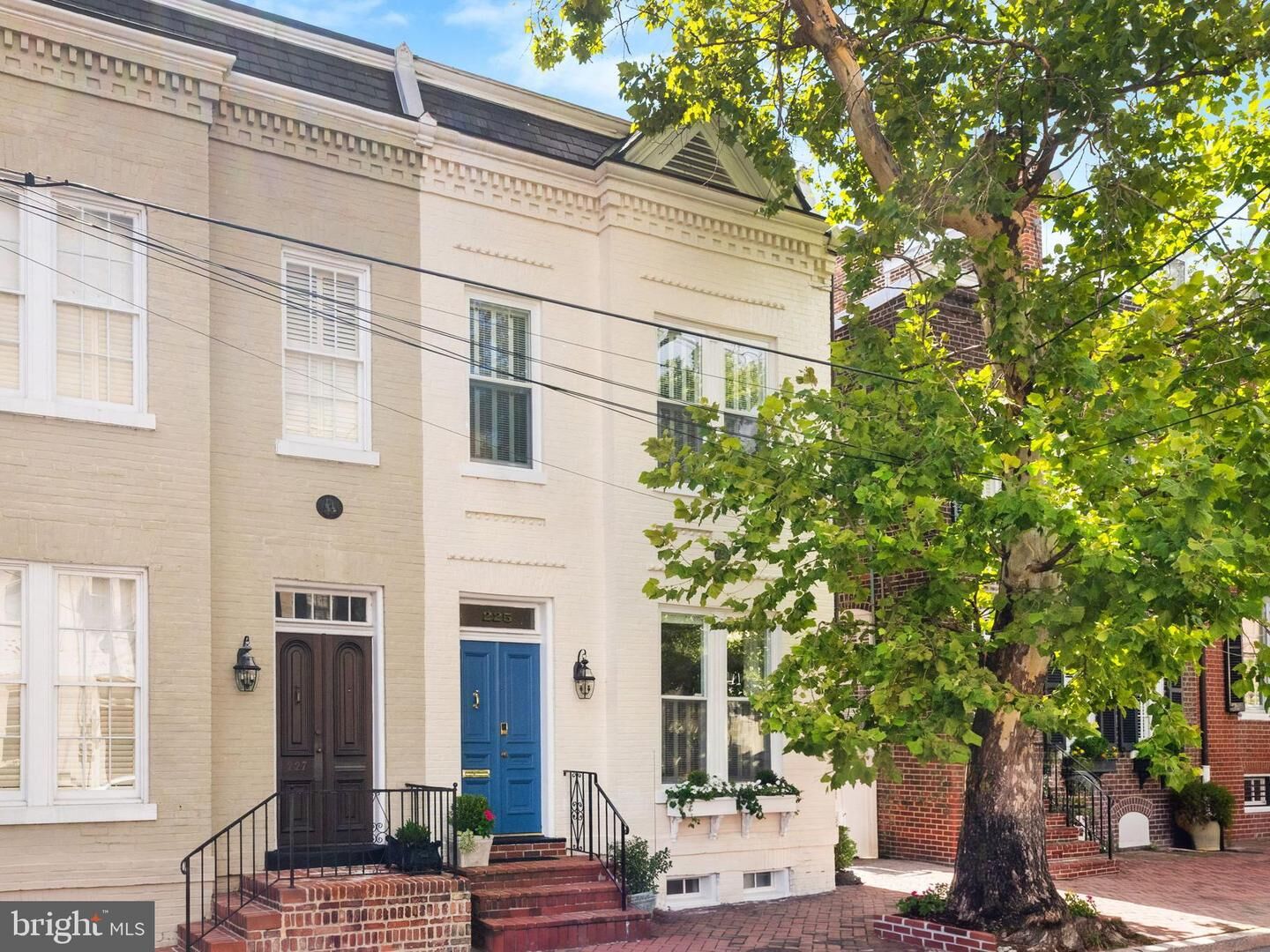 Property Photo: 225 N Royal Street VA 22314