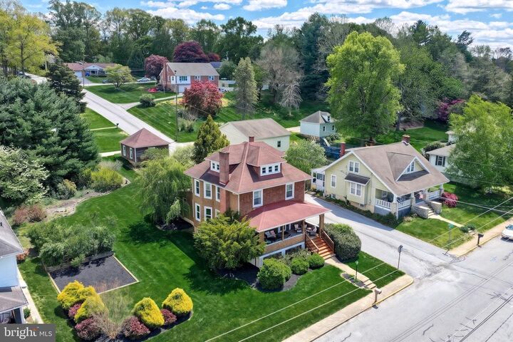 Property Photo:  19 S Constitution Avenue  PA 17349 