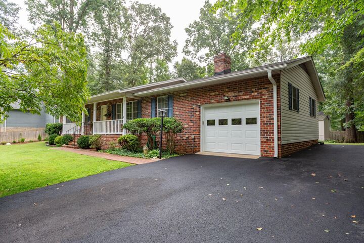 Property Photo: 4 Hamlin Drive VA 22405