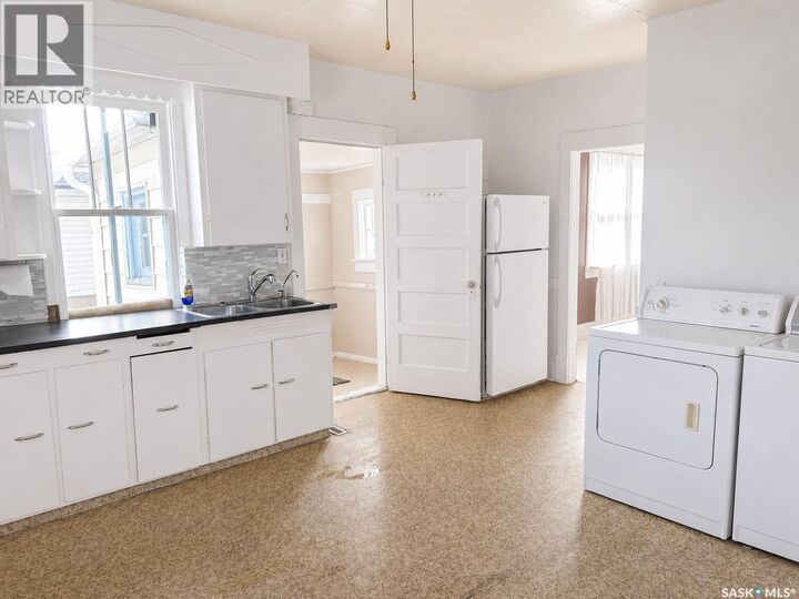 Property Photo:  214 1st Avenue E  SK S0J 0J0 