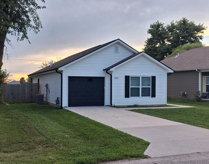 Property Photo:  717 S Central St  MO 65240 