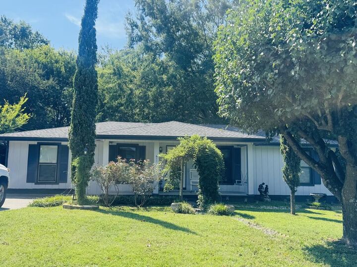 Property Photo: 611 W Boundary GA 30721