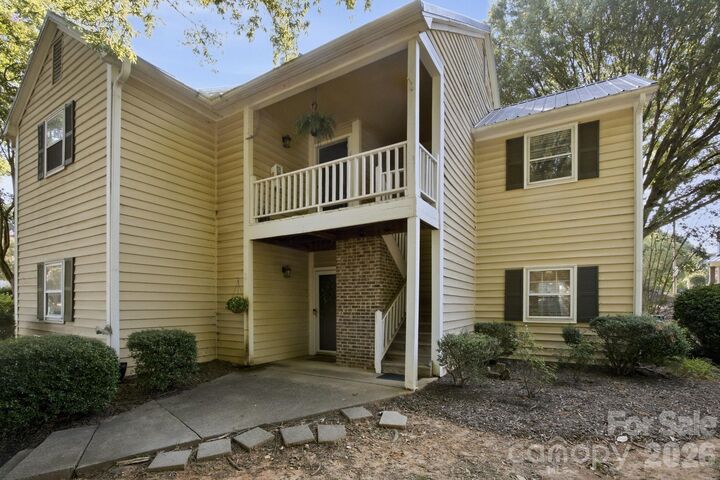Property Photo:  3200 Selwyn Farms Lane 1  NC 28209 