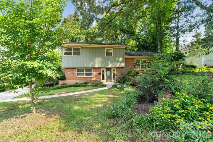 Property Photo:  2911 Arundel Drive  NC 28209 