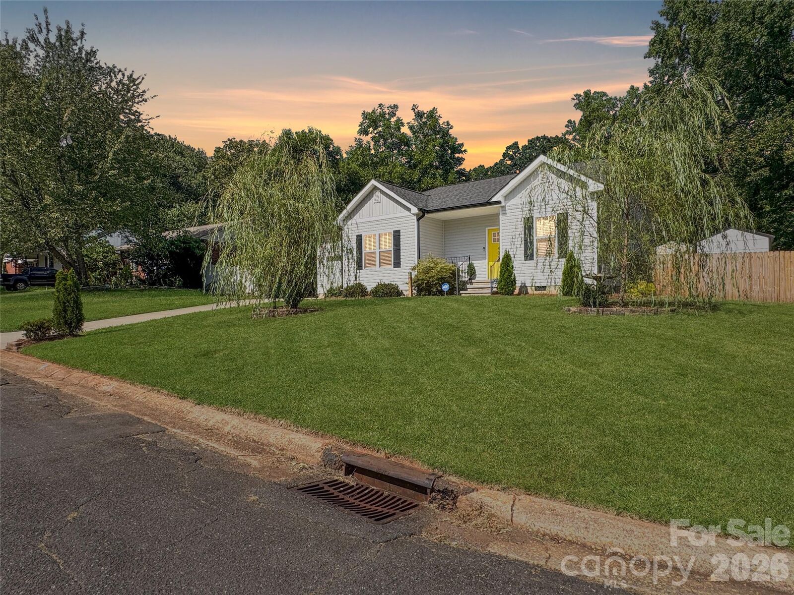 Property Photo:  404 Skipwith Place  NC 28217 
