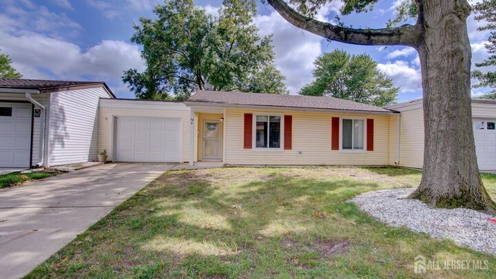 Property Photo:  94 Salix Plaza B  NJ 08831 