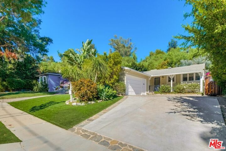 Property Photo: 21447 Providencia St CA 91364