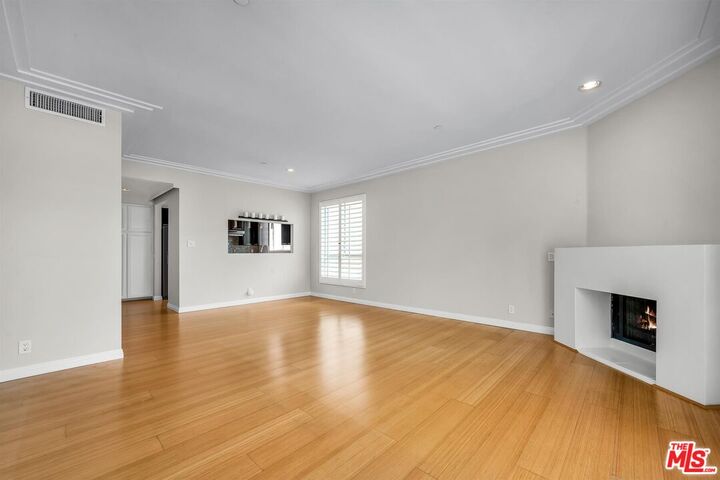 Property Photo: 117 S Clark Dr, Unit 305 CA 90048