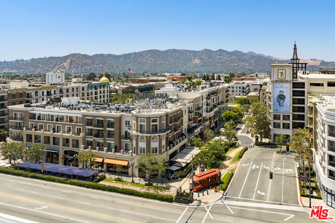 Property Photo:  558 Caruso Ave  CA 91210 