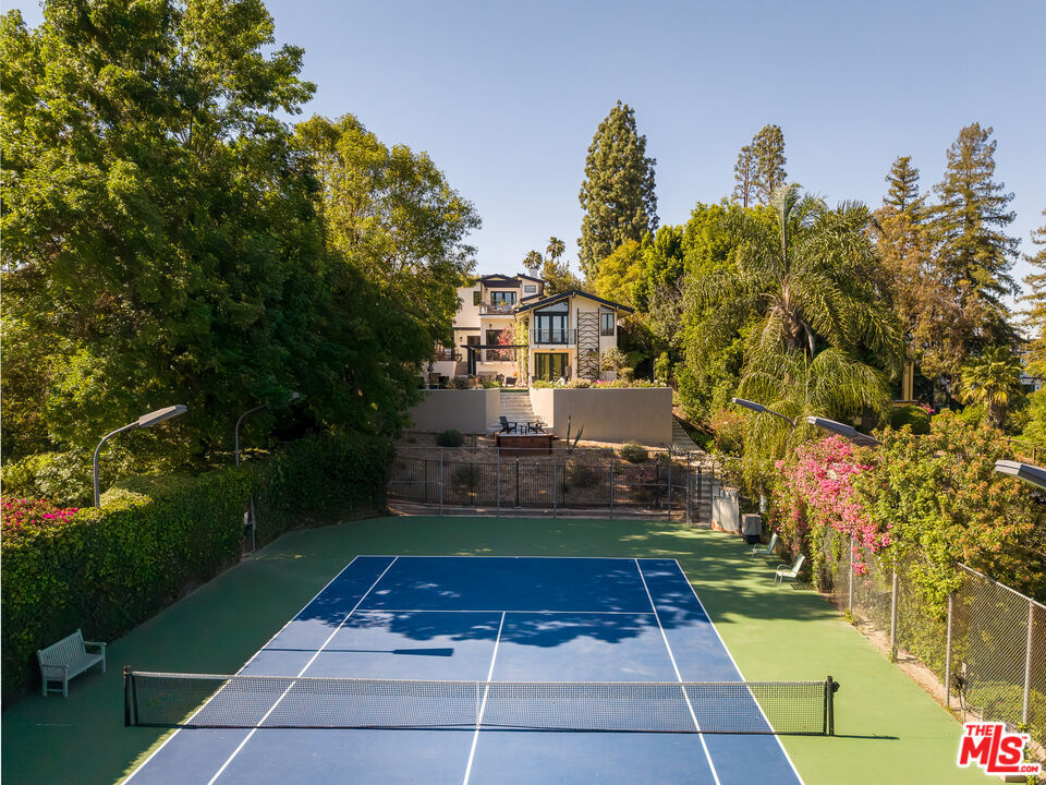 Property Photo: 16820 Oak View Dr CA 91436