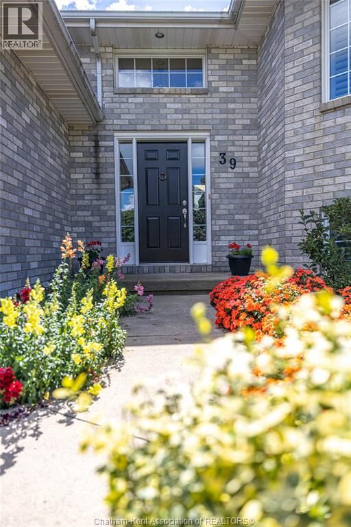 Property Photo: 39 Maple Street South ON N0P 2C0