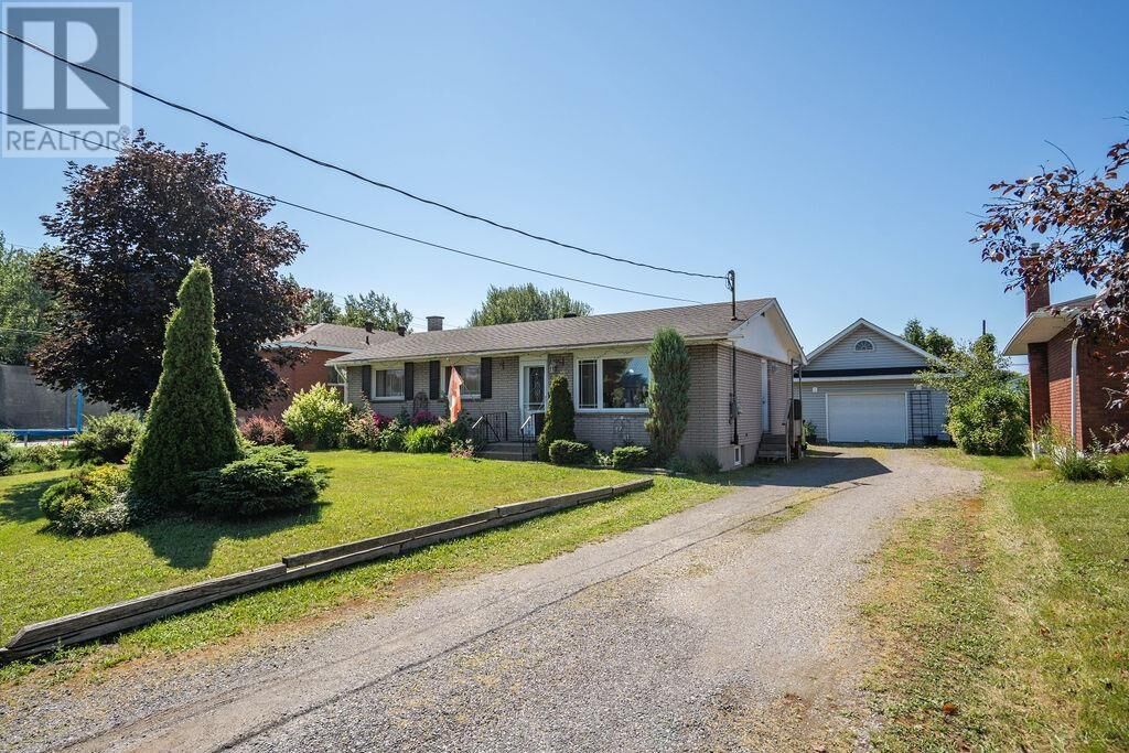 Property Photo:  265 Borden Ave  ON P6C 5J8 