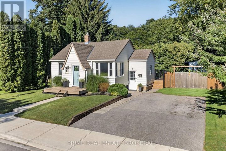 Property Photo:  19 Garden Avenue  ON N0L 1E0 