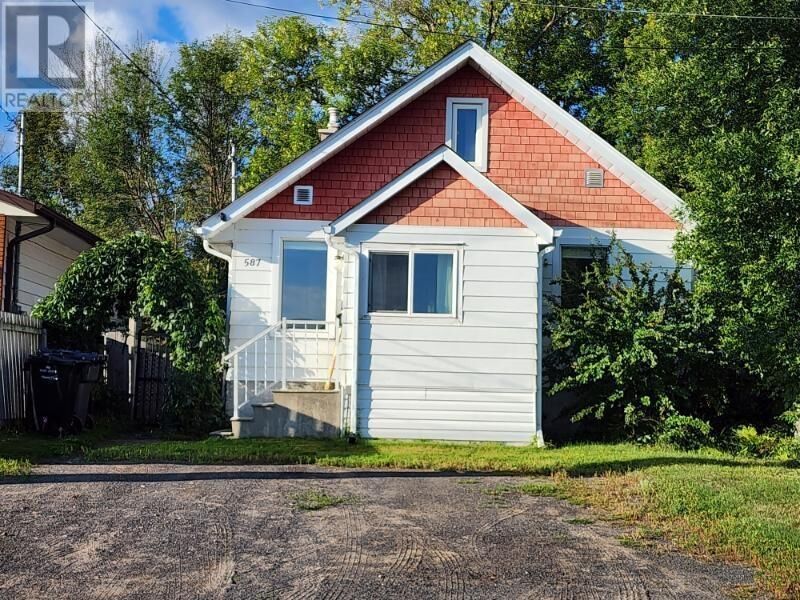 Property Photo: 587 Tupper St ON P7A 4A1