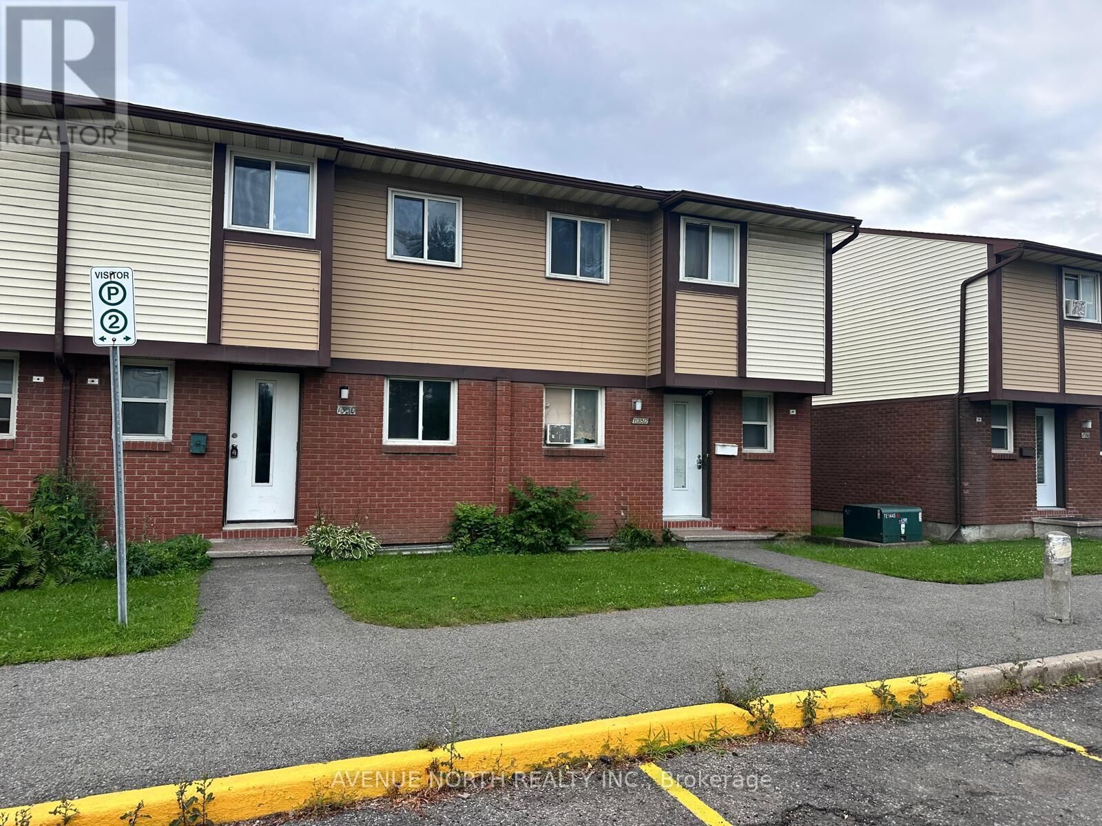 Property Photo: 1352 Foxwell Street ON K1B 5J2