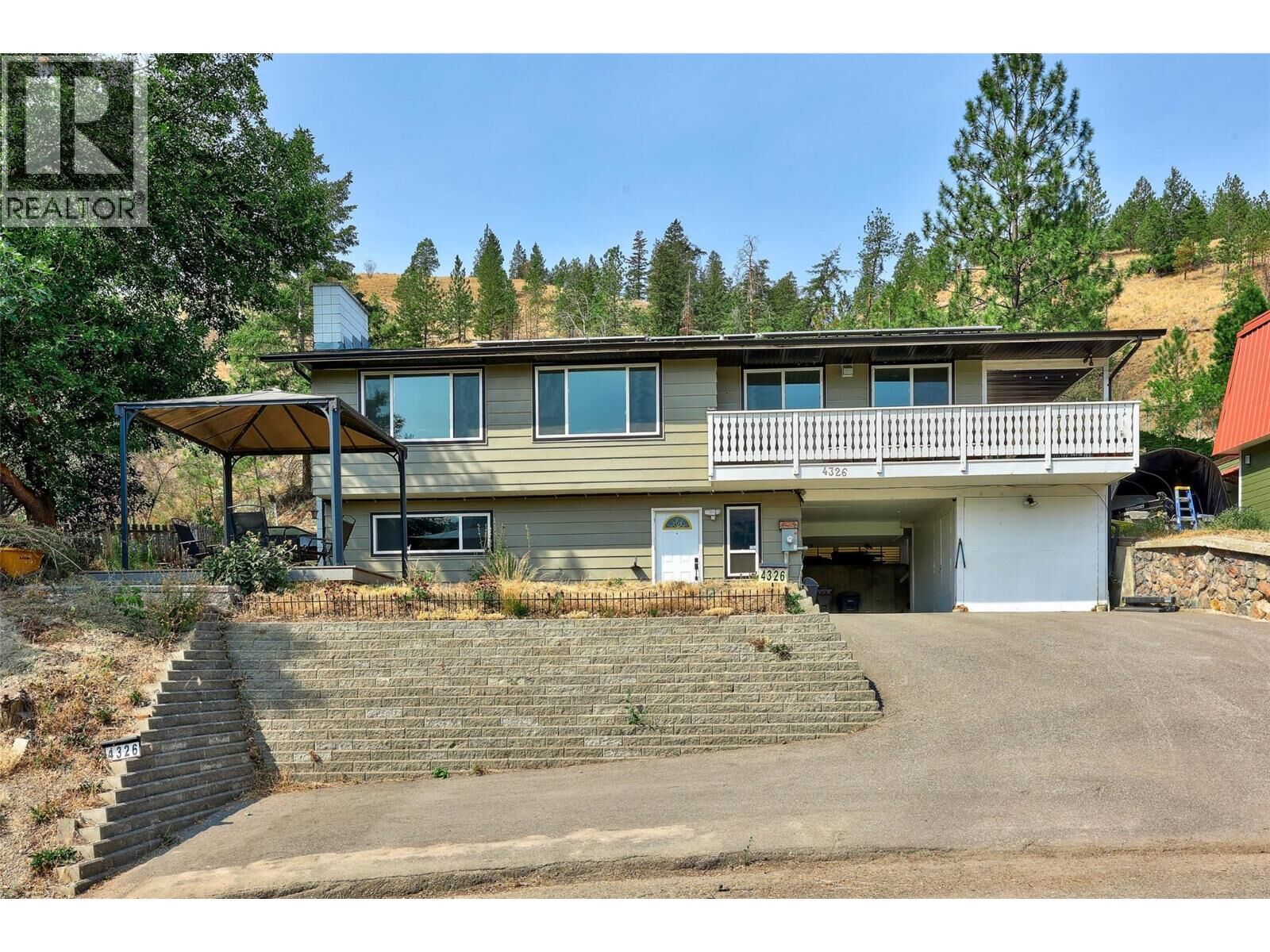Property Photo: 4326 Karindale Road BC V2B 8N1