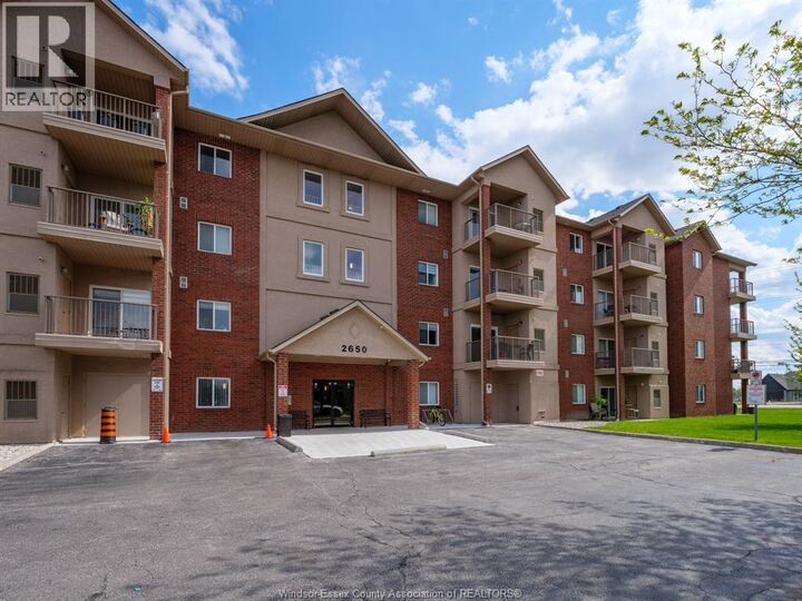 Property Photo:  2650 Sandwich West Parkway 406  ON N9H 0A7 