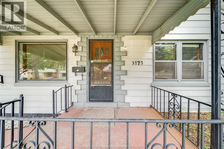 Property Photo:  3173 Wyandotte West  ON N8Y 4V1 