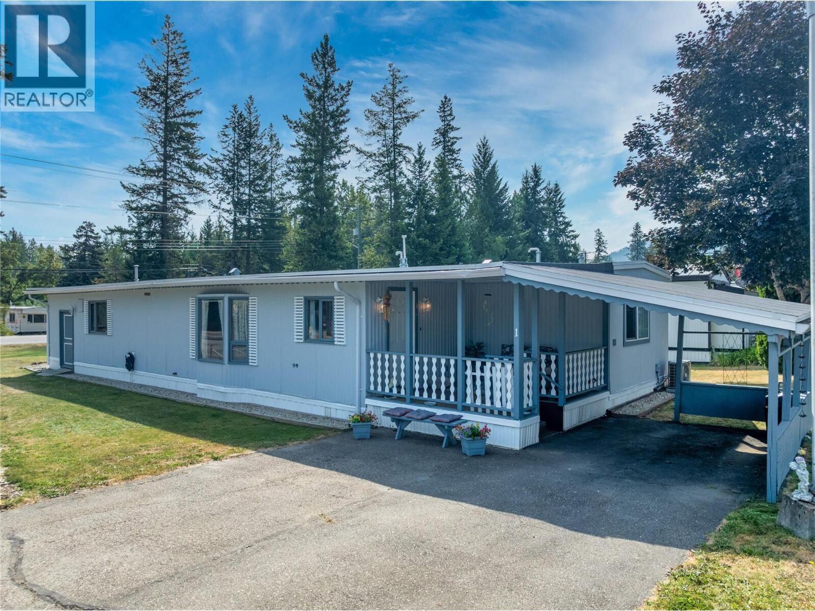 Property Photo:  1361 30 Street Southeast 1  BC V1E 2N4 