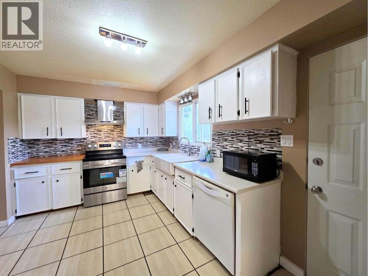 Property Photo:  1753 Kenwood Street  BC V2L 1S4 