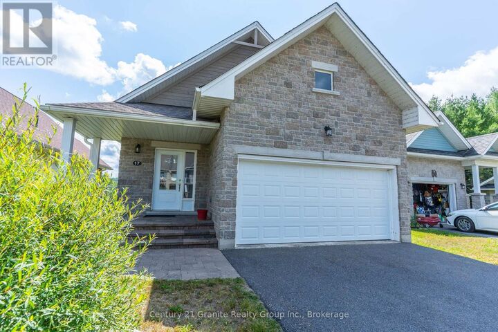 Property Photo:  17 Webb Circle  ON K0M 1S0 