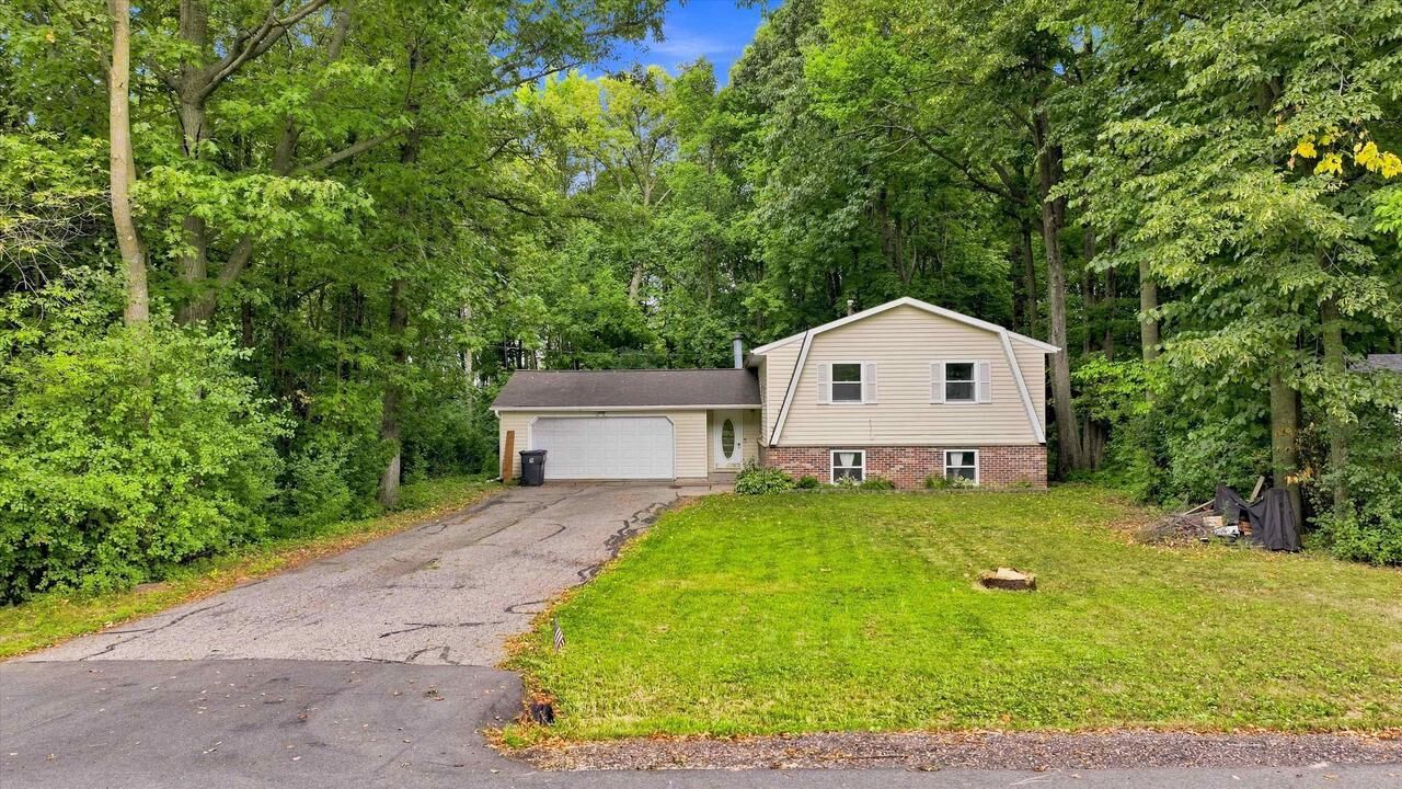 Property Photo: 1007 W Kalsched Street WI 54449