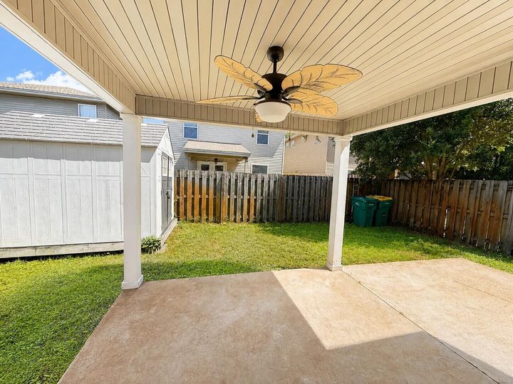Property Photo: 2907 Five Oaks Lane FL 32579