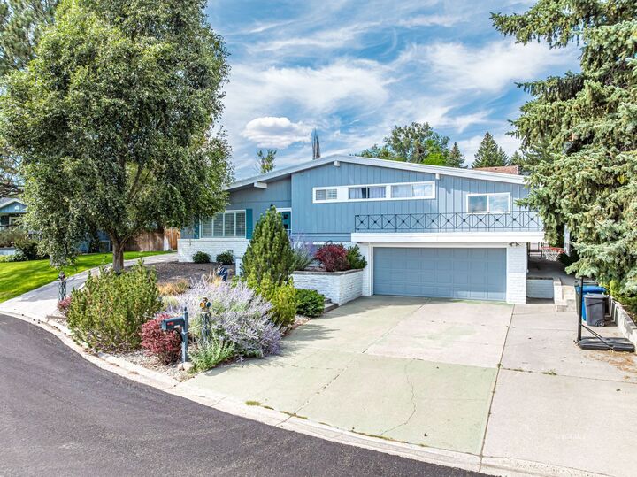 Property Photo: 1213 Hannah Drive NV 89801