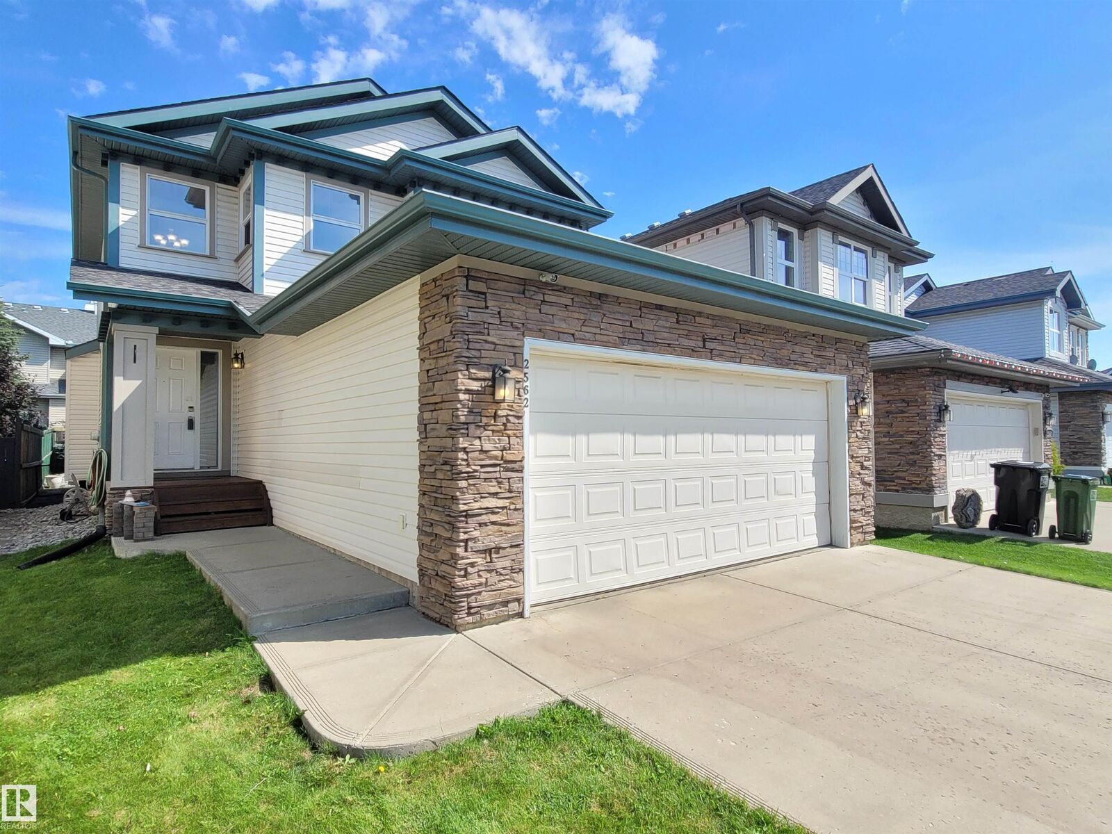Property Photo: 2562 Hanna Crescent NW AB T6R 3P7