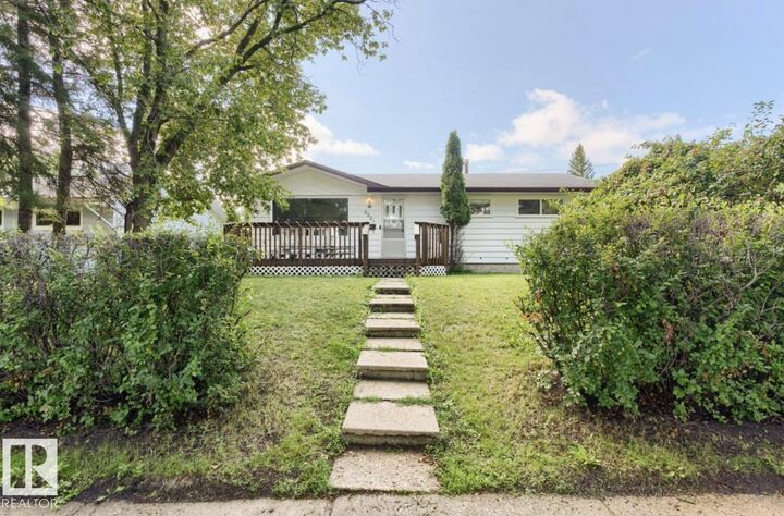 Property Photo:  6221 44B Avenue  AB T4V 0B5 
